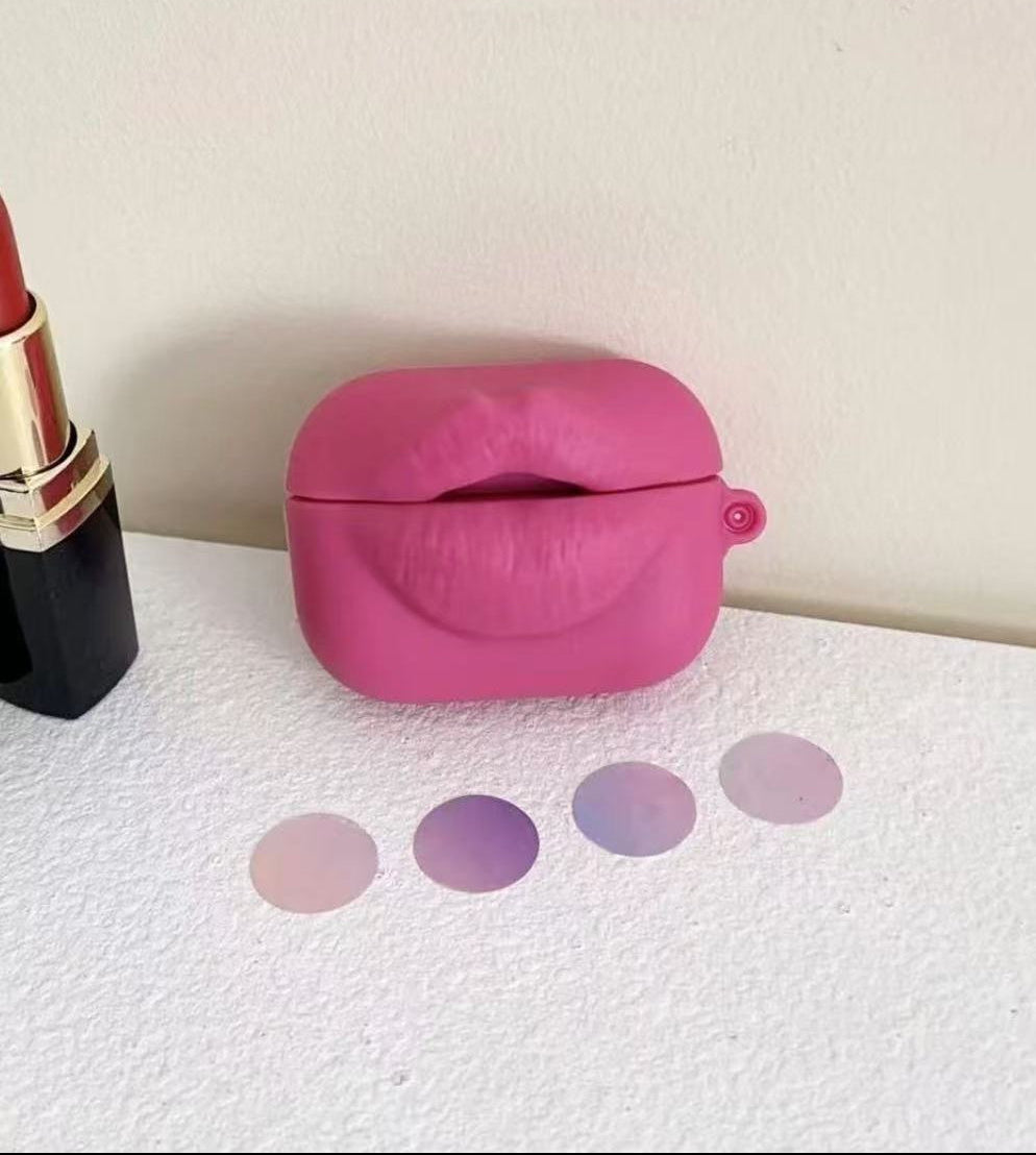 Quirky lips design earphone case