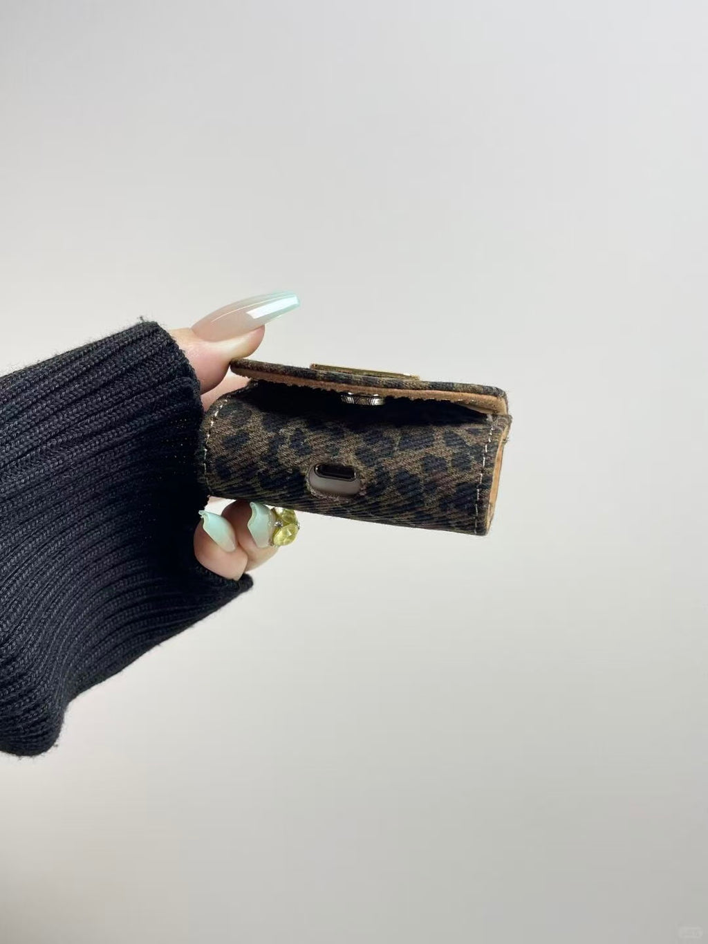 Maillard caramel leopard print flip cover earphone case carrying bag bottom