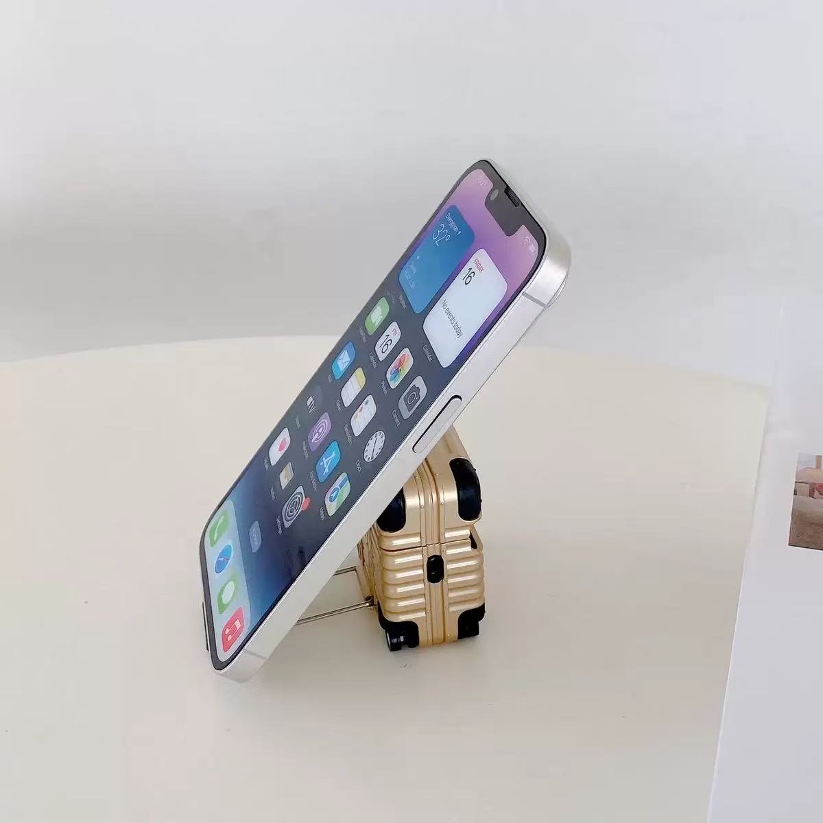 Minimalist Luggage-Style AirPods Case (dome)